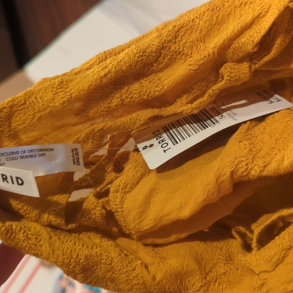 Torrid one size Gold Eyelet Inset Ruana - Picture 3 of 3